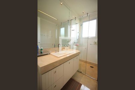 Casa de condomínio à venda com 805m², 4 quartos e 4 vagasBanheiro da Suíte 2