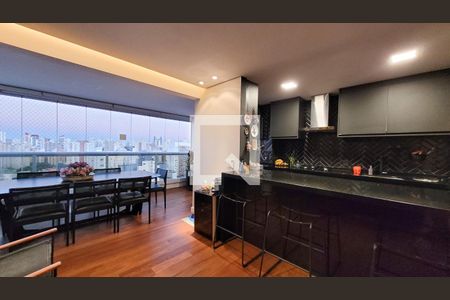 Sala de apartamento à venda com 2 quartos, 104m² em Vila Itapura, Campinas