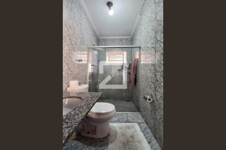 Casa à venda com 120m², 3 quartos e 4 vagasBanheiro da Suíte