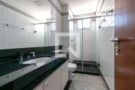 Banheiro de apartamento à venda com 1 quarto, 71m² em Belvedere, Belo Horizonte