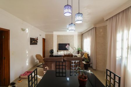 Casa para alugar com 4 quartos, 200m² em Vila Marieta, São Paulo