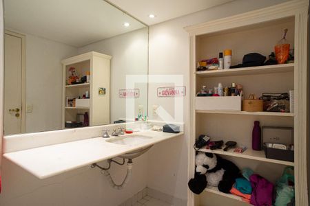 Apartamento à venda com 180m², 3 quartos e 1 vagaBanheiro da Suíte 2