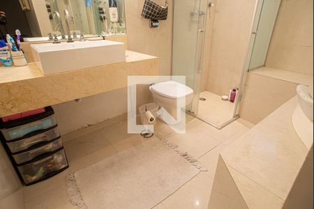 Apartamento à venda com 180m², 3 quartos e 1 vagaBanheiro da Suíte 1