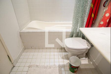 Apartamento à venda com 180m², 3 quartos e 1 vagaBanheiro da Suíte 2