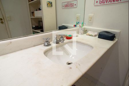 Apartamento à venda com 180m², 3 quartos e 1 vagaBanheiro da Suíte 2