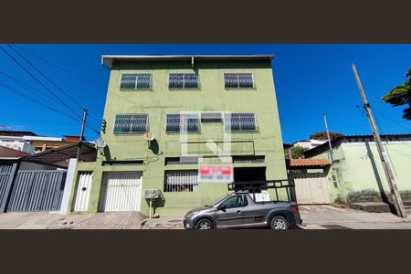 Casa à venda com 300m², 3 quartos e 1 vaga Casa à venda com 300m², 3 quartos e 1 vagaFachada