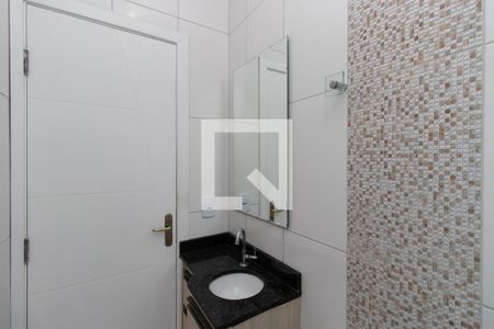 Banheiro de casa de condomínio para alugar com 2 quartos, 45m² em Jardim Modelo, São Paulo