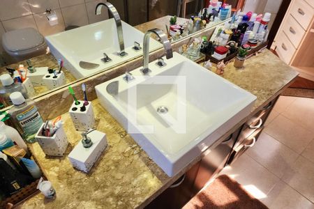 Casa à venda com 256m², 3 quartos e 2 vagas Casa à venda com 256m², 3 quartos e 2 vagasBanheiro da Suíte