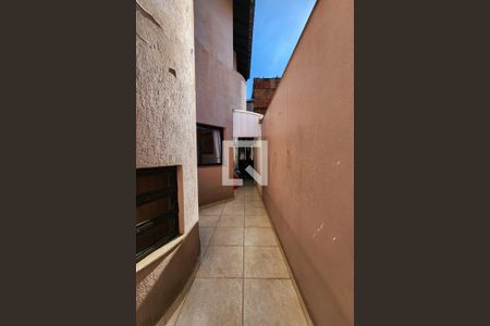 Casa à venda com 256m², 3 quartos e 2 vagas Casa à venda com 256m², 3 quartos e 2 vagasCorredor