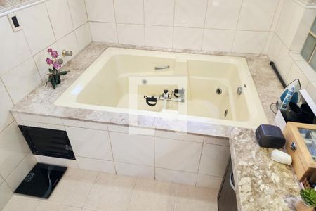 Casa à venda com 256m², 3 quartos e 2 vagas Casa à venda com 256m², 3 quartos e 2 vagasBanheiro da Suíte