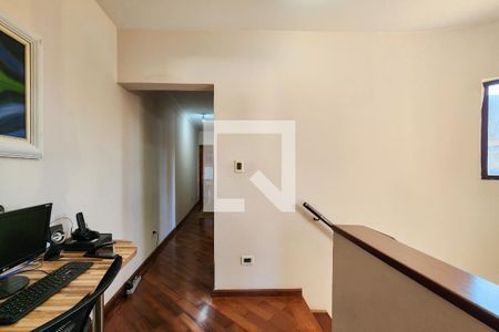 Casa à venda com 256m², 3 quartos e 2 vagas Casa à venda com 256m², 3 quartos e 2 vagasCorredor