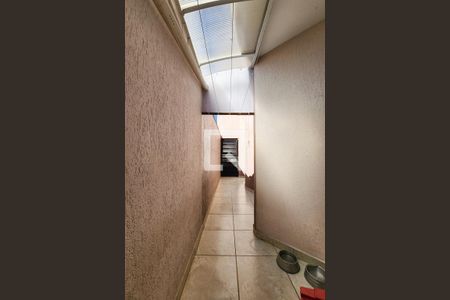 Casa à venda com 256m², 3 quartos e 2 vagas Casa à venda com 256m², 3 quartos e 2 vagasCorredor
