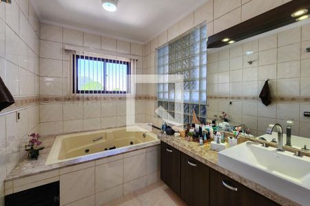 Casa à venda com 256m², 3 quartos e 2 vagas Casa à venda com 256m², 3 quartos e 2 vagasBanheiro da Suíte