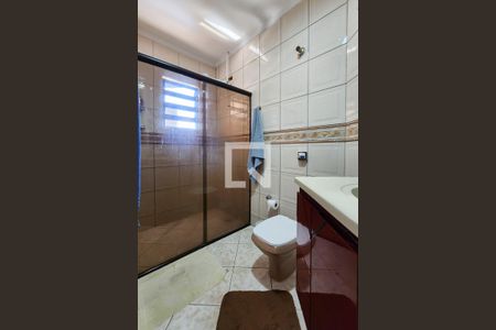 Casa à venda com 256m², 3 quartos e 2 vagas Casa à venda com 256m², 3 quartos e 2 vagasBanheiro Social