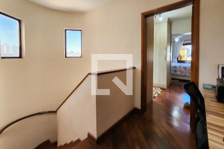 Casa à venda com 256m², 3 quartos e 2 vagas Casa à venda com 256m², 3 quartos e 2 vagasCorredor