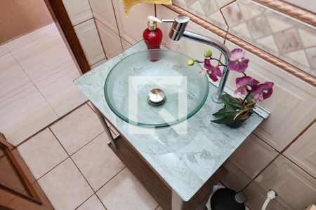 Casa à venda com 256m², 3 quartos e 2 vagas Casa à venda com 256m², 3 quartos e 2 vagasLavabo