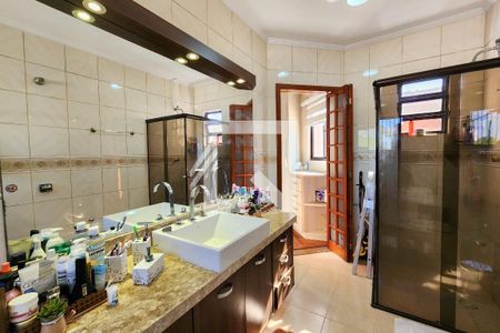 Casa à venda com 256m², 3 quartos e 2 vagas Casa à venda com 256m², 3 quartos e 2 vagasBanheiro da Suíte