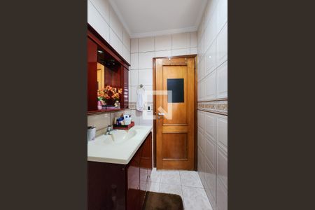 Casa à venda com 256m², 3 quartos e 2 vagas Casa à venda com 256m², 3 quartos e 2 vagasBanheiro Social