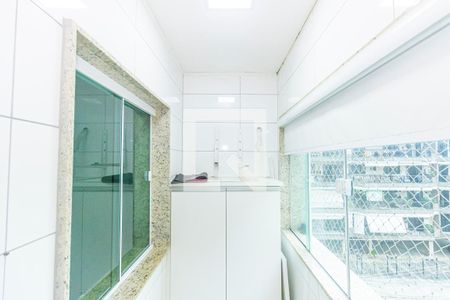Apartamento para alugar com 119m², 3 quartos e 1 vaga Apartamento para alugar com 119m², 3 quartos e 1 vagaCozinha e Área de Serviço