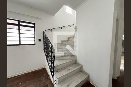 Escada de casa para alugar com 4 quartos, 160m² em Parque Jabaquara, São Paulo