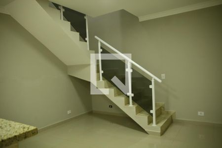 Sala /acesso quartos  de casa para alugar com 2 quartos, 120m² em Ferrazópolis, São Bernardo do Campo