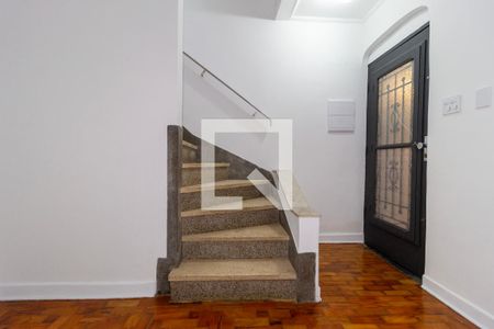 Escada de casa para alugar com 3 quartos, 130m² em Vila Gomes Cardim, São Paulo