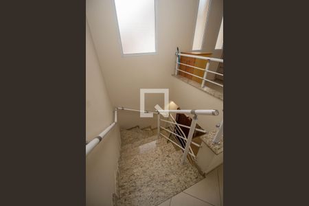 Escada de casa para alugar com 3 quartos, 220m² em Nossa Senhora do Ó, São Paulo