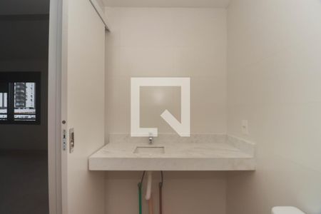 Banheiro de kitnet/studio à venda com 1 quarto, 41m² em Boa Vista, Porto Alegre