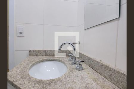 Banheiro social de kitnet/studio para alugar com 1 quarto, 40m² em Vila Camargos, Guarulhos