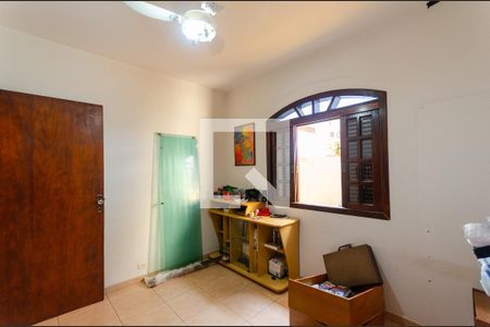 Casa à venda com 339m², 3 quartos e 4 vagasQuarto 2