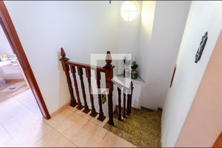 Escada de casa à venda com 3 quartos, 339m² em Jardim Peri, São Paulo