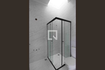 Casa de condomínio para alugar com 181m², 3 quartos e 4 vagasBanheiro da Suíte 2