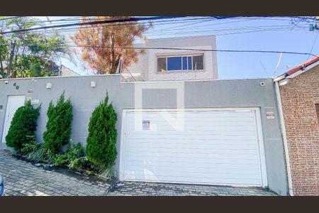 Casa à venda com 270m², 4 quartos e 6 vagas Casa à venda com 270m², 4 quartos e 6 vagasFachada