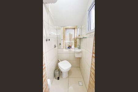 Casa à venda com 270m², 4 quartos e 6 vagas Casa à venda com 270m², 4 quartos e 6 vagasEdícula - Churrasqueira - Banheiro