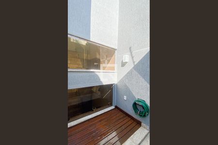 Casa à venda com 270m², 4 quartos e 6 vagas Casa à venda com 270m², 4 quartos e 6 vagasCorredor - Quintal