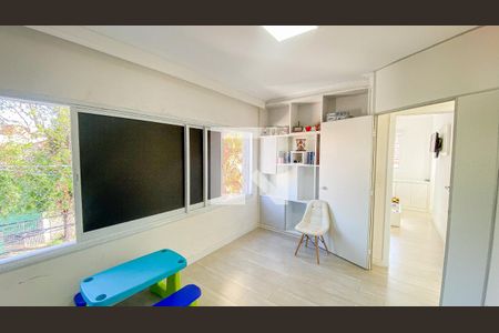 Casa à venda com 270m², 4 quartos e 6 vagas Casa à venda com 270m², 4 quartos e 6 vagasQuarto