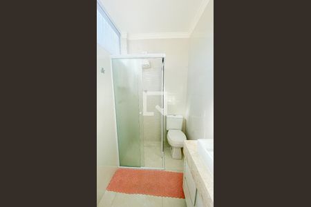 Casa à venda com 270m², 4 quartos e 6 vagas Casa à venda com 270m², 4 quartos e 6 vagasBanheiro da Suíte 2