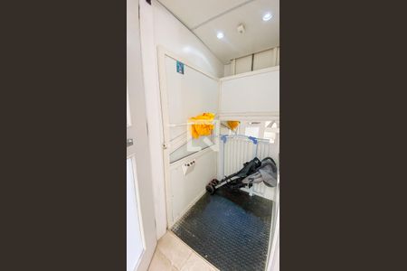 Casa à venda com 270m², 4 quartos e 6 vagas Casa à venda com 270m², 4 quartos e 6 vagasElevador