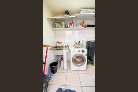 Casa à venda com 270m², 4 quartos e 6 vagas Casa à venda com 270m², 4 quartos e 6 vagasÁrea de Serviço