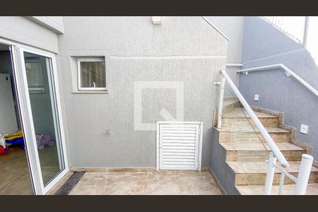 Casa à venda com 270m², 4 quartos e 6 vagas Casa à venda com 270m², 4 quartos e 6 vagasQuintal