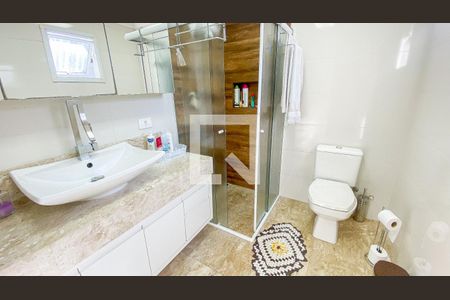 Casa à venda com 270m², 4 quartos e 6 vagas Casa à venda com 270m², 4 quartos e 6 vagasBanheiro da Suíte 1