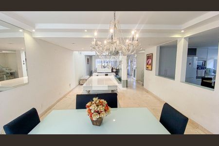Casa à venda com 270m², 4 quartos e 6 vagas Casa à venda com 270m², 4 quartos e 6 vagasSala - Sala de Jantar