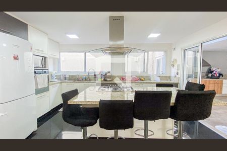 Casa à venda com 270m², 4 quartos e 6 vagas Casa à venda com 270m², 4 quartos e 6 vagasCozinha