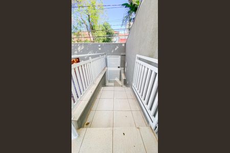 Casa à venda com 270m², 4 quartos e 6 vagas Casa à venda com 270m², 4 quartos e 6 vagasQuintal - Entrada