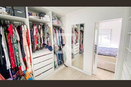 Casa à venda com 270m², 4 quartos e 6 vagas Casa à venda com 270m², 4 quartos e 6 vagasSuíte 1 Closet