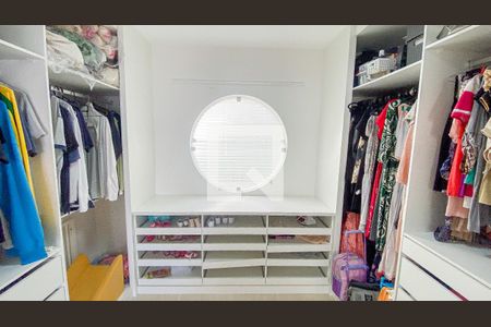 Casa à venda com 270m², 4 quartos e 6 vagas Casa à venda com 270m², 4 quartos e 6 vagasSuíte 1 Closet