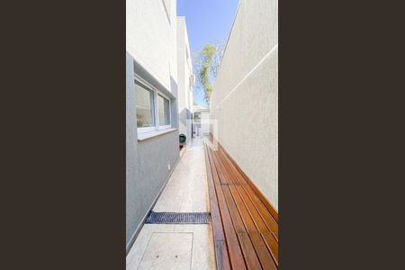 Casa à venda com 270m², 4 quartos e 6 vagas Casa à venda com 270m², 4 quartos e 6 vagasCorredor - Quintal