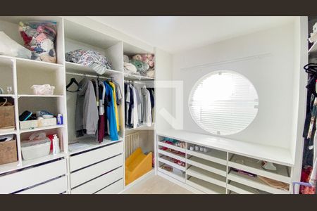 Casa à venda com 270m², 4 quartos e 6 vagas Casa à venda com 270m², 4 quartos e 6 vagasSuíte 1 Closet