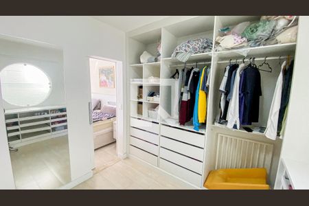 Casa à venda com 270m², 4 quartos e 6 vagas Casa à venda com 270m², 4 quartos e 6 vagasSuíte 1 Closet