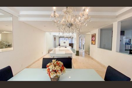Casa à venda com 270m², 4 quartos e 6 vagas Casa à venda com 270m², 4 quartos e 6 vagasSala - Sala de Jantar